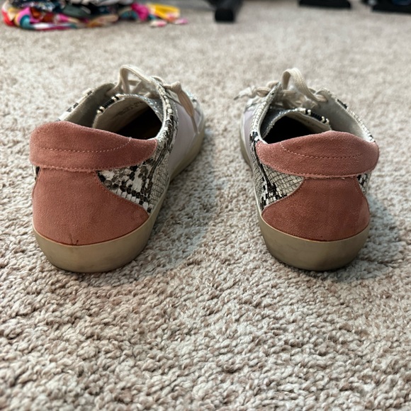 Stylish Multicolor Sneakers with Star Detail - Picture 5 of 6